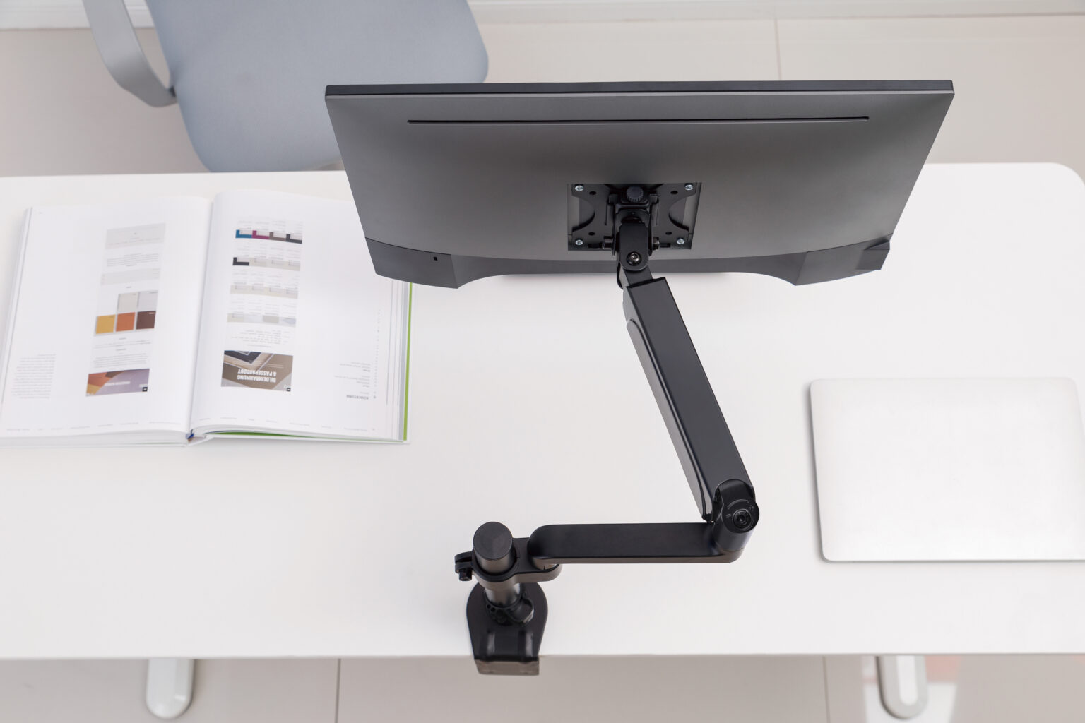 MXG-PMA-12-Single-Monitor-Pole-Mounted-Spring-Assisted-Monitor-Arm-05-1536x1024.jpg