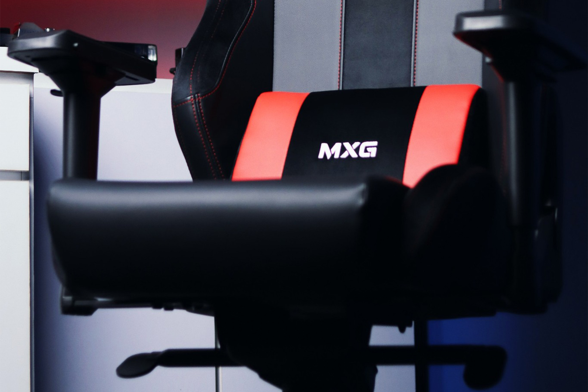 MXG-PGC-01-Frog-Mechanism-Premium-PVC-with-Headrest-and-Lumbar-Support-Gaming-Chair_06.jpg